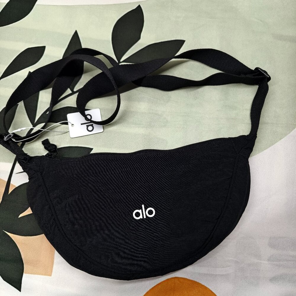 ALO Yoga Crossbody Bag - Beige｜NWT